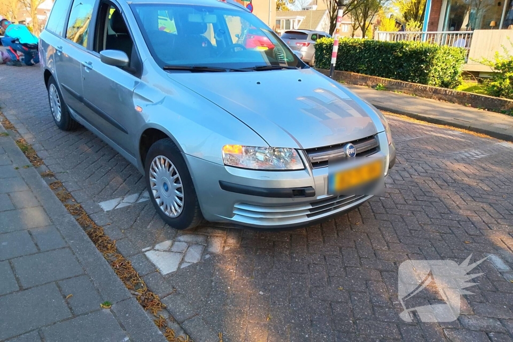 Automobilist ziet scootmobiel over het hoofd