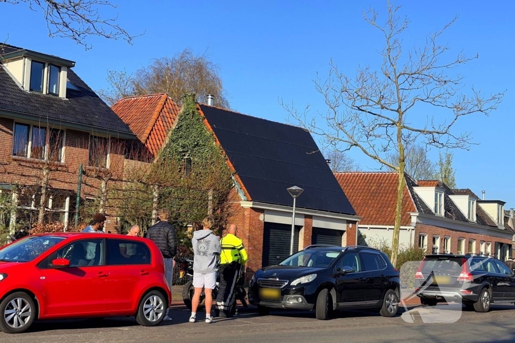 Fietser loopt hoofdwond op bij aanrijding met auto