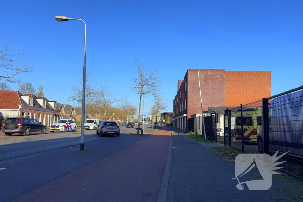Fietser loopt hoofdwond op bij aanrijding met auto