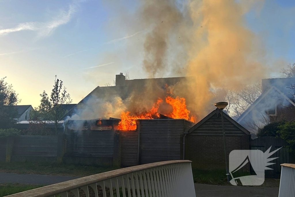 Uitslaande brand in achtertuin