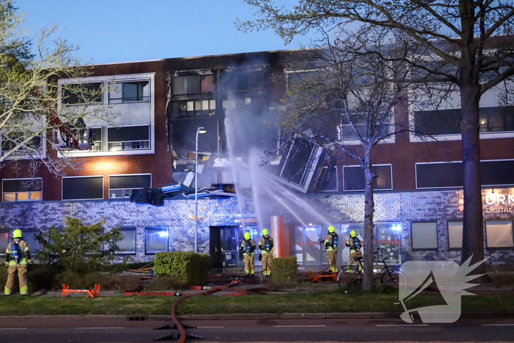 Voorgevel ingestort na mogelijk explosie
