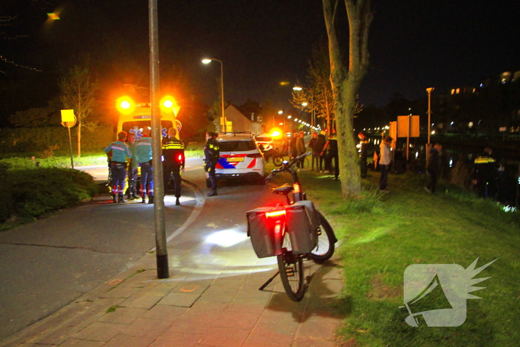 Beschonken fietser rijdt kanaal in