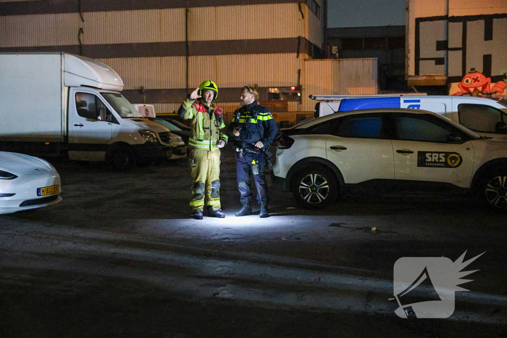 Benzinevaten aangetroffen bij autobrand