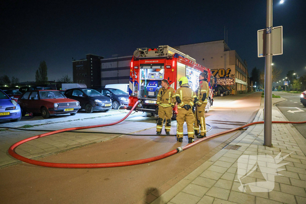 Benzinevaten aangetroffen bij autobrand