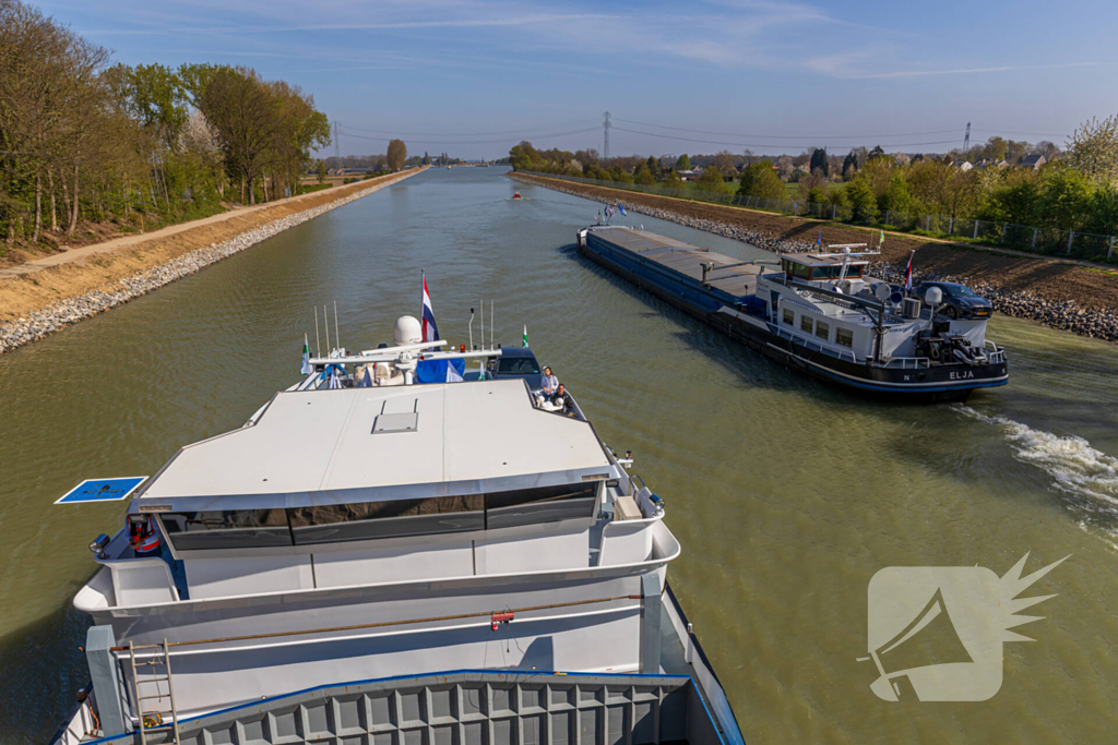 Eerste schepen door vernieuwde Julianakanaal