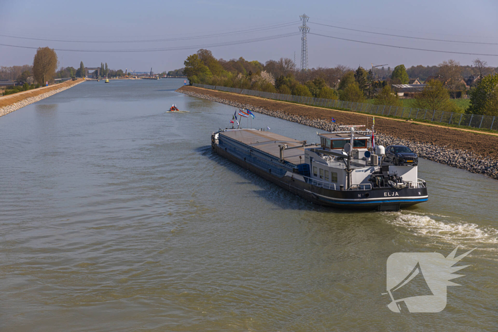 Eerste schepen door vernieuwde Julianakanaal