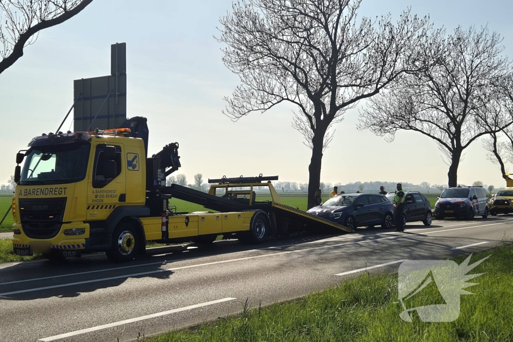 Kopstaart botsing tussen twee voertuigen