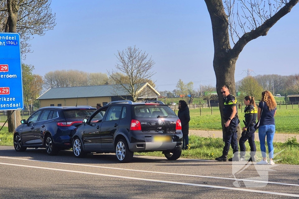 Kopstaart botsing tussen twee voertuigen