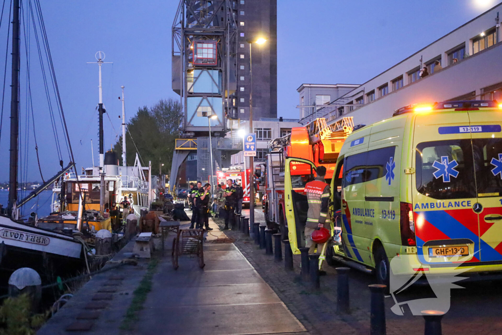 Aangebrande pizza aan boord woonschip zorgt voor grote inzet hulpdiensten