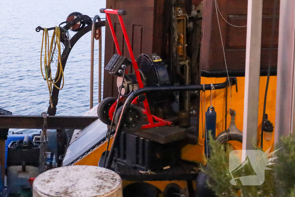 Aangebrande pizza aan boord woonschip zorgt voor grote inzet hulpdiensten