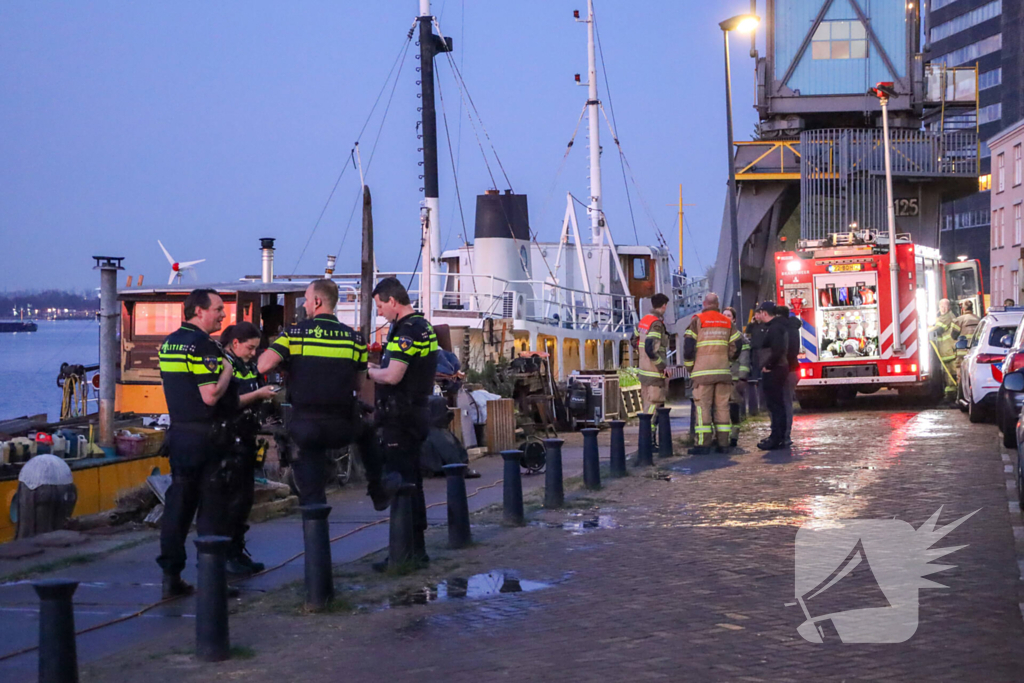 Aangebrande pizza aan boord woonschip zorgt voor grote inzet hulpdiensten