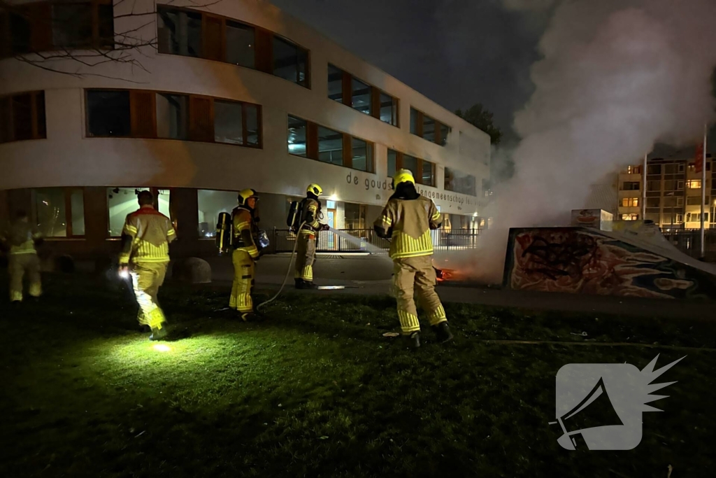 Bankstel in brand bij skatebaan