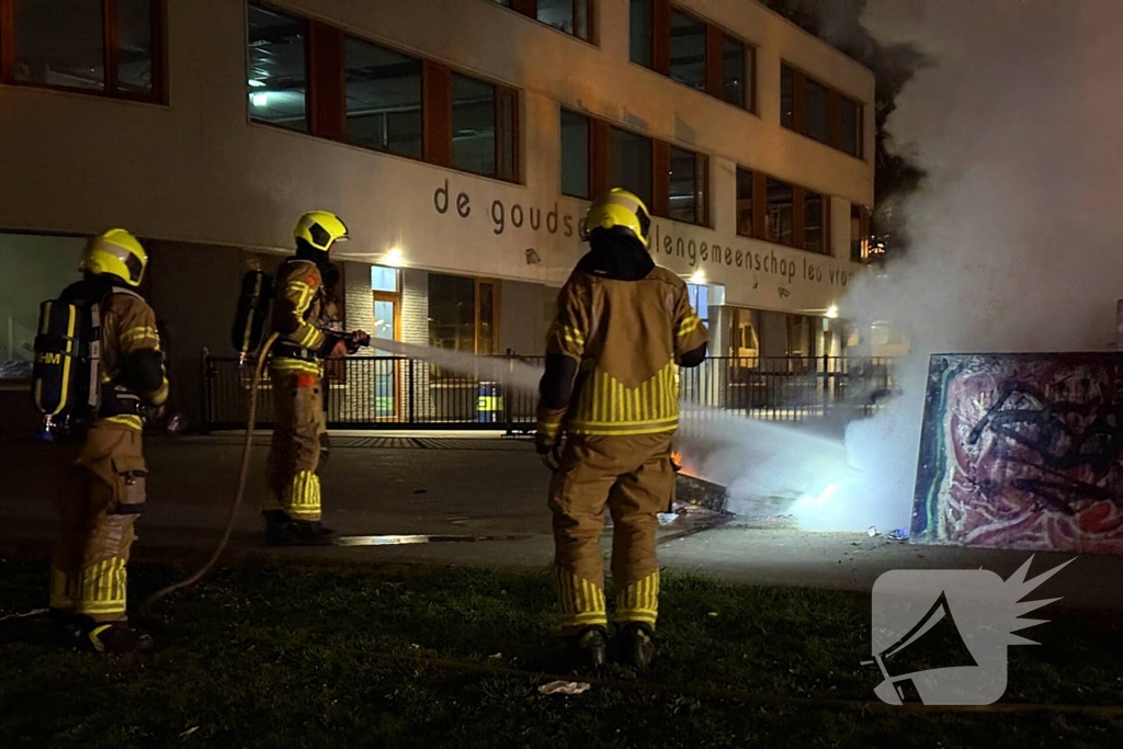 Bankstel in brand bij skatebaan