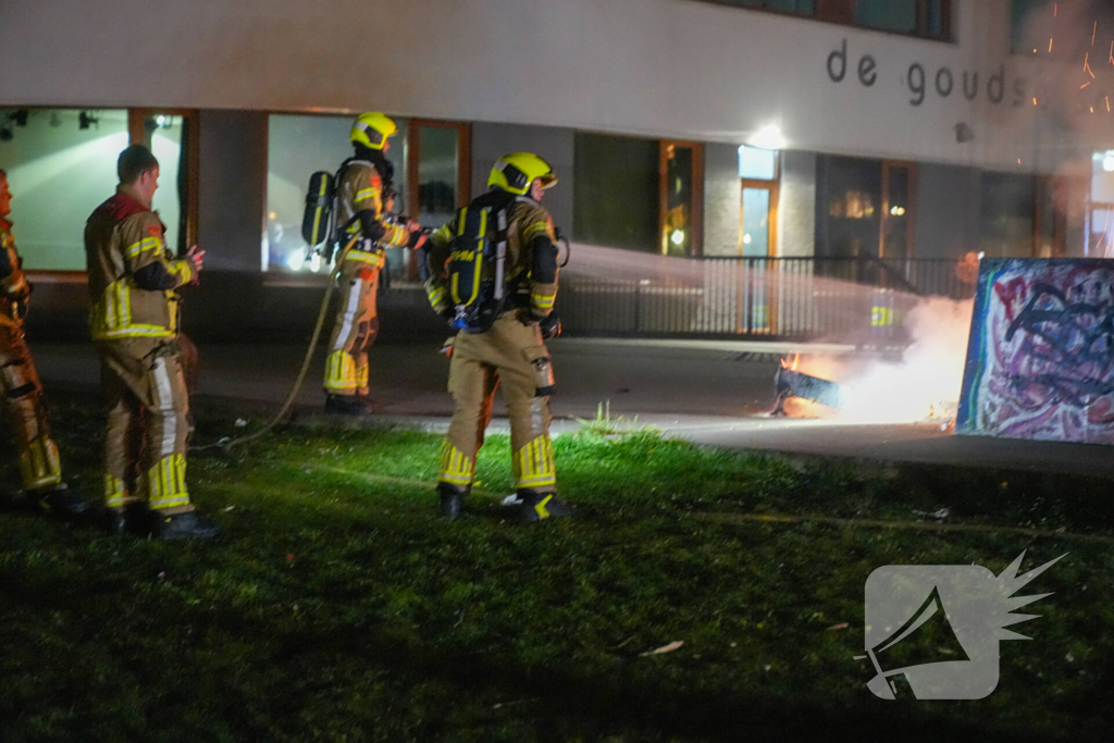 Bankstel in brand bij skatebaan