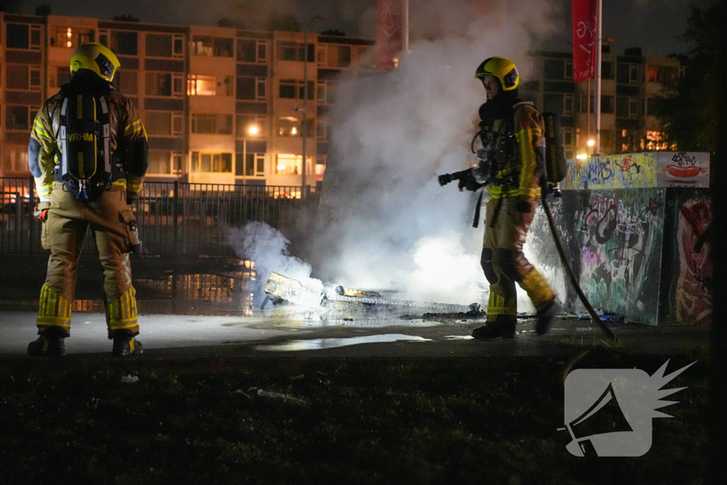 Bankstel in brand bij skatebaan