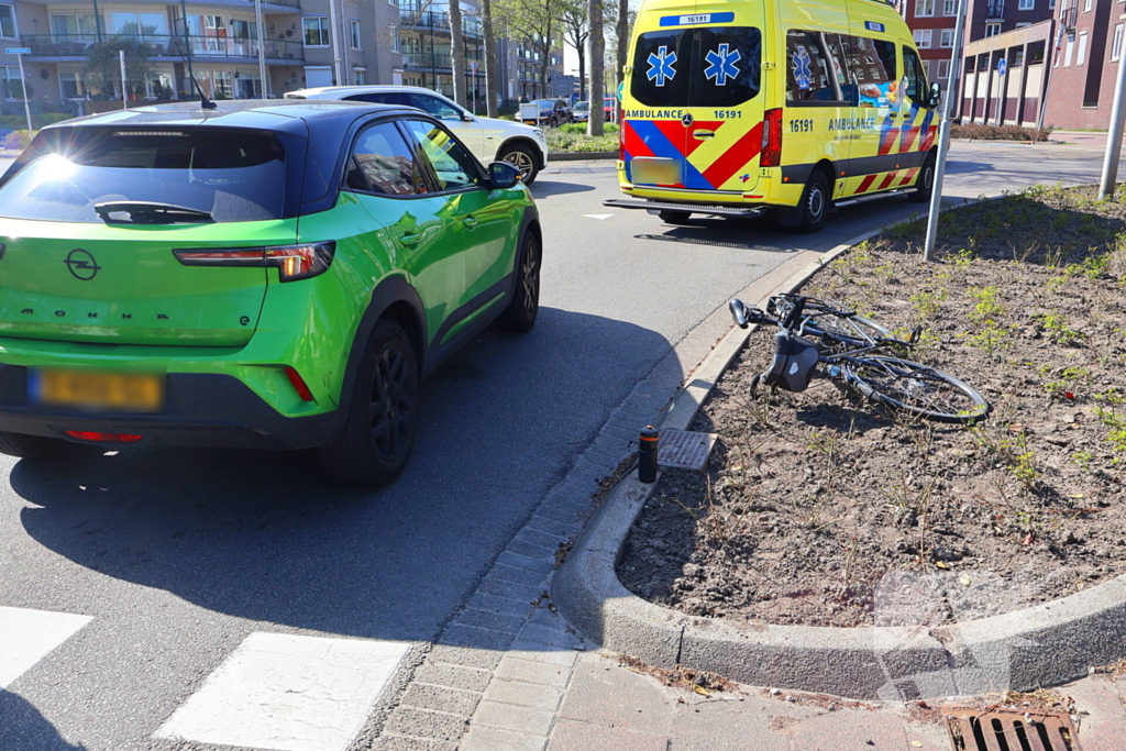 Fietser gewond bij botsing met auto