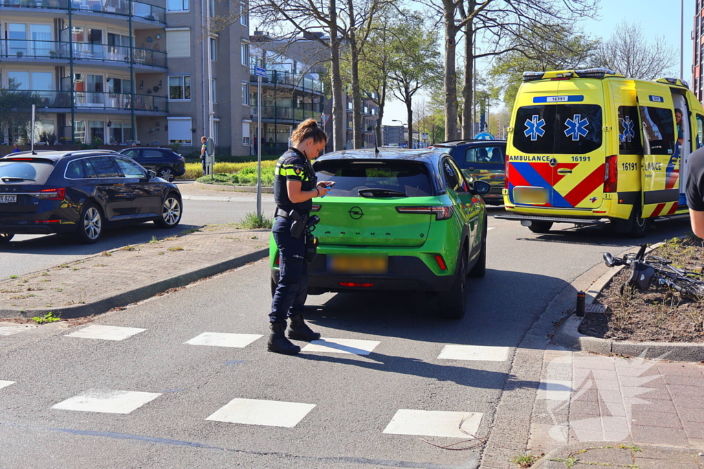 Fietser gewond bij botsing met auto