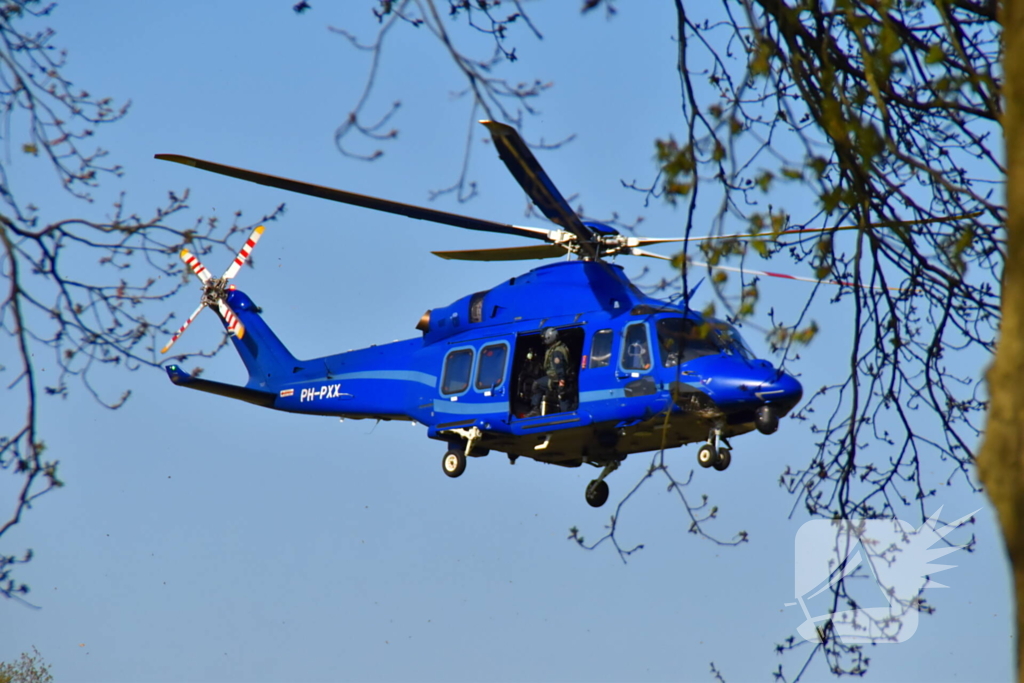 Verschillende hulpdiensten assisteren bij grote bosbrand