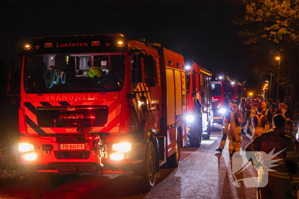 Verschillende hulpdiensten assisteren bij grote bosbrand