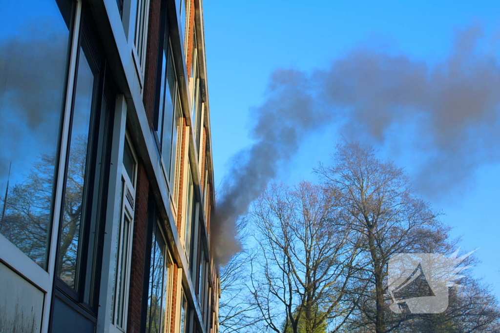 Rook stijgt op uit appartement