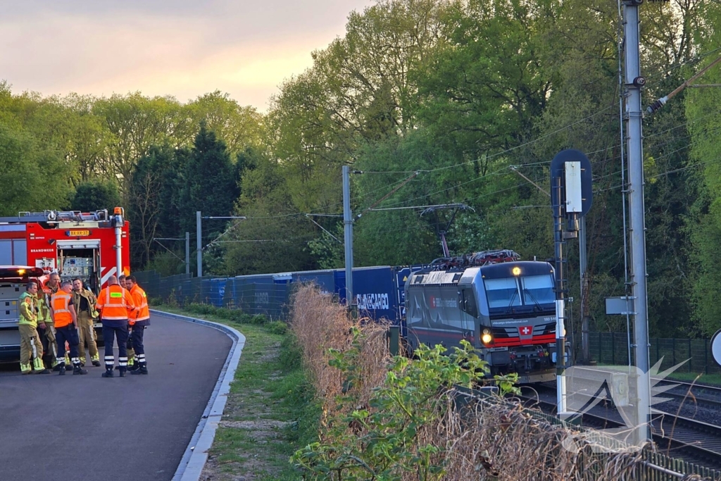 Brandweer en ProRail onderzoeken geurmelding bij goederentrein