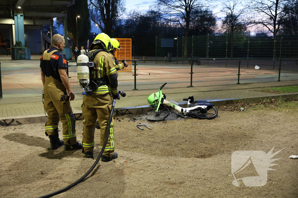 Huurfiets in brand gestoken
