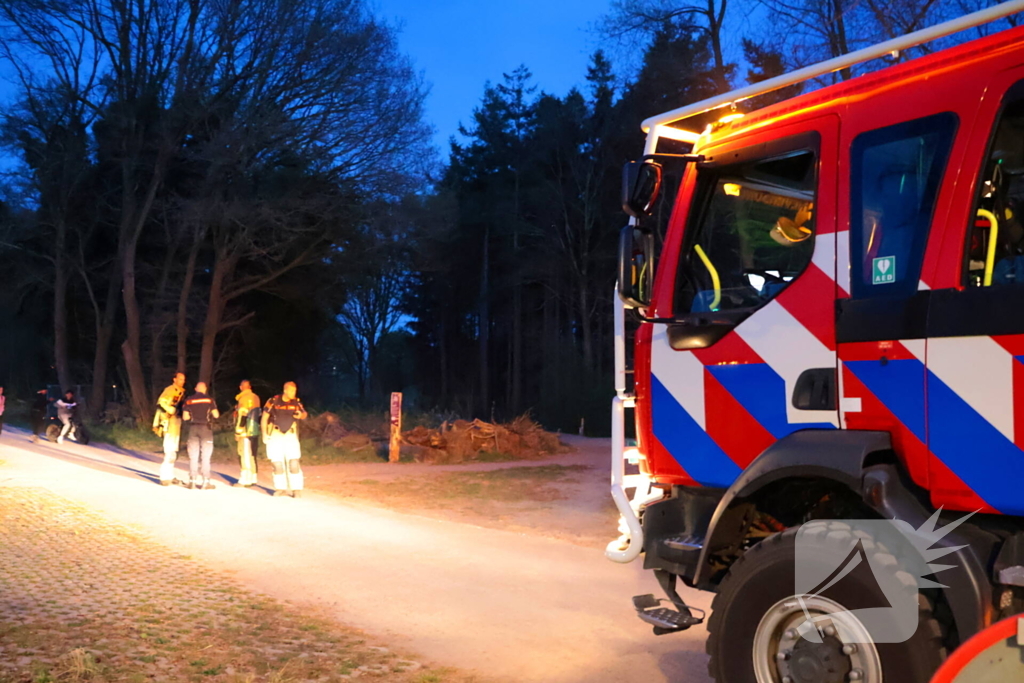 Brandweer groots ingezet voor brand in bos