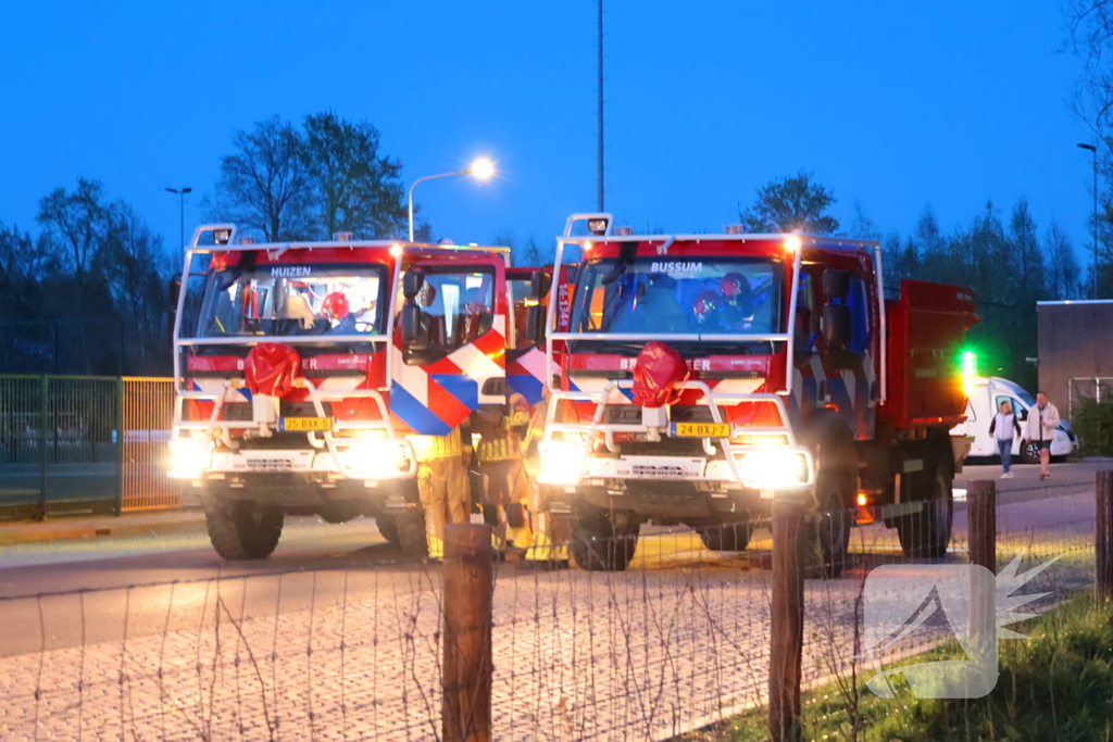 Brandweer groots ingezet voor brand in bos