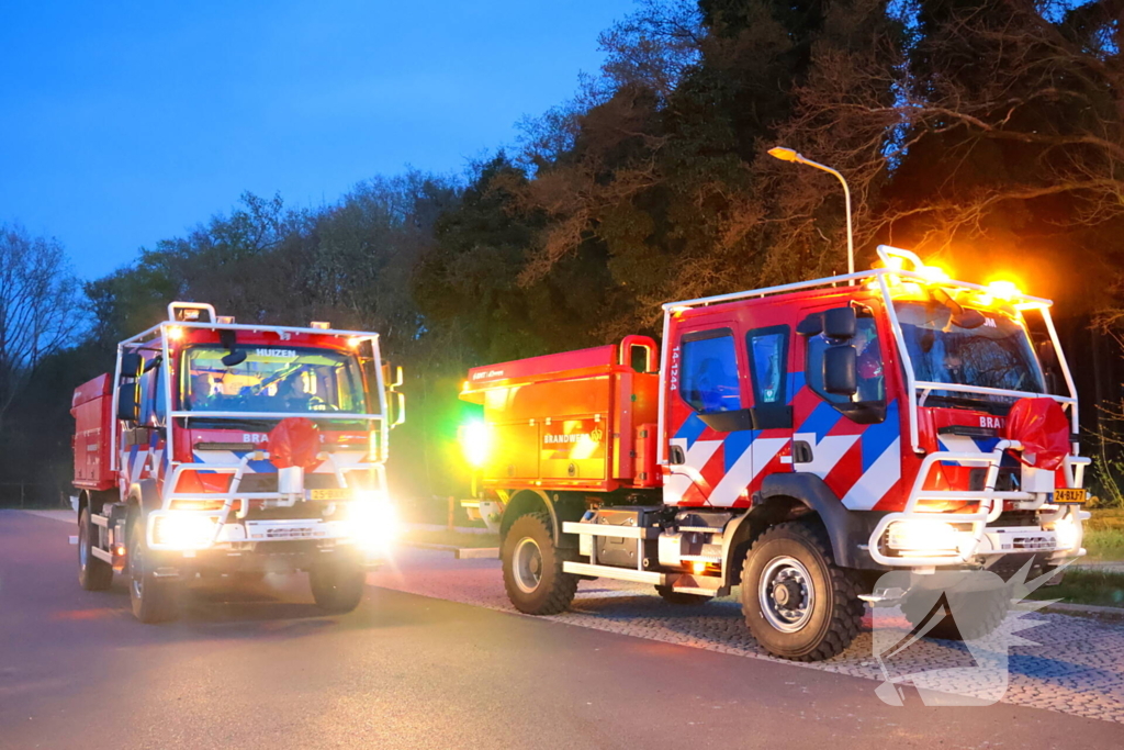 Brandweer groots ingezet voor brand in bos