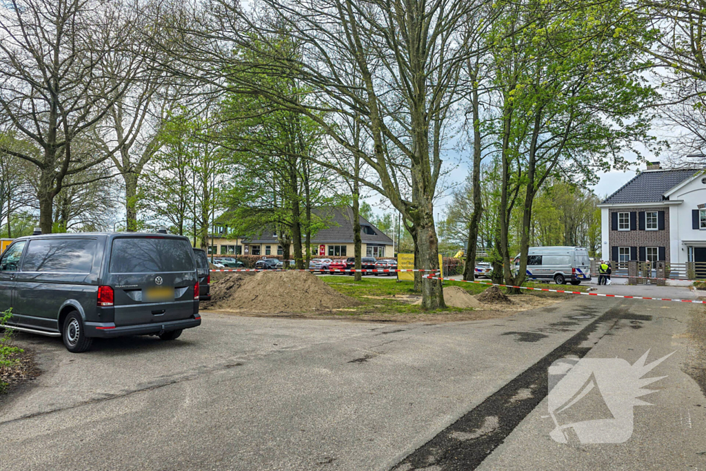 Kogelgaten en handgranaat gevonden bij villa, politie doet onderzoek