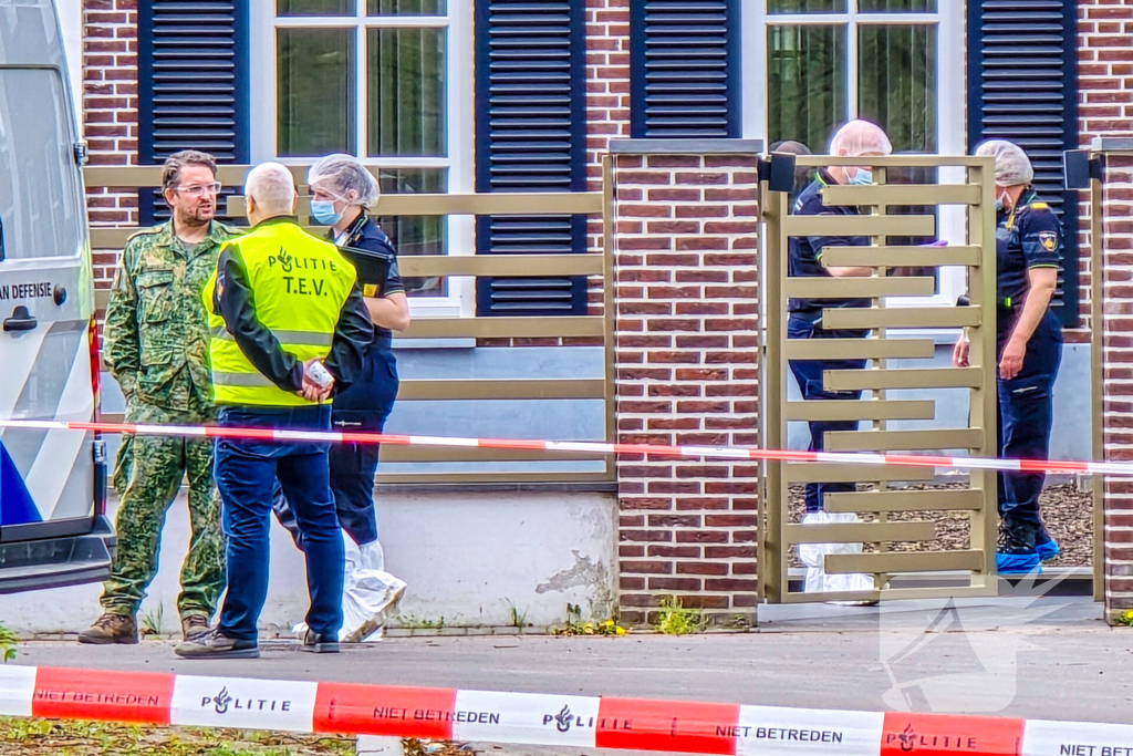 Kogelgaten en handgranaat gevonden bij villa, politie doet onderzoek