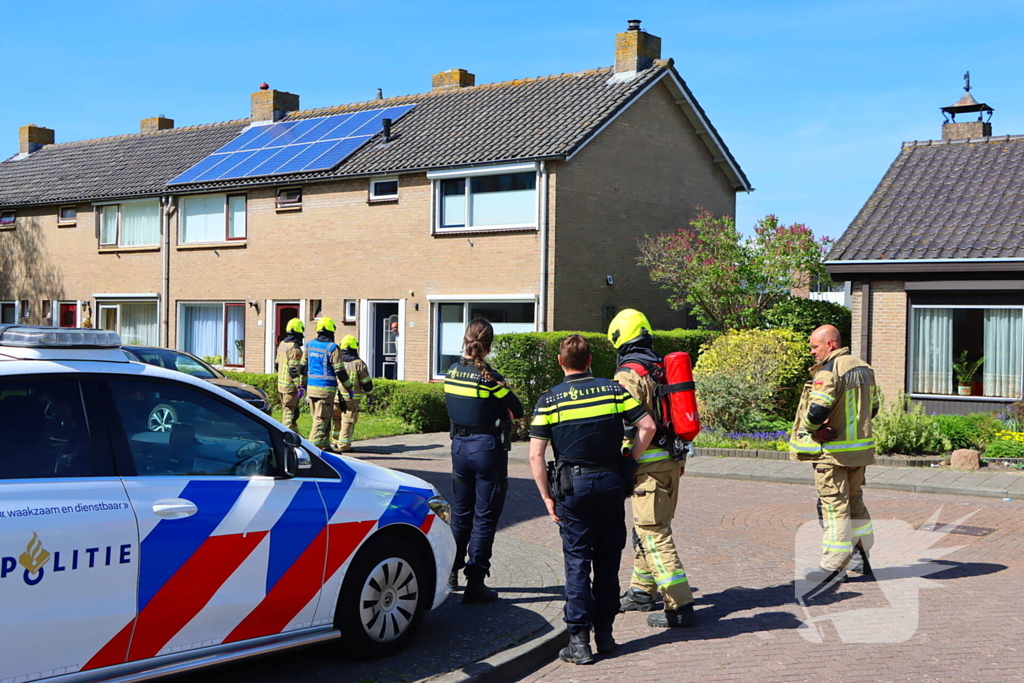 Brandweer verricht metingen na gaslucht