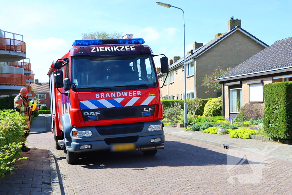 Brandweer verricht metingen na gaslucht