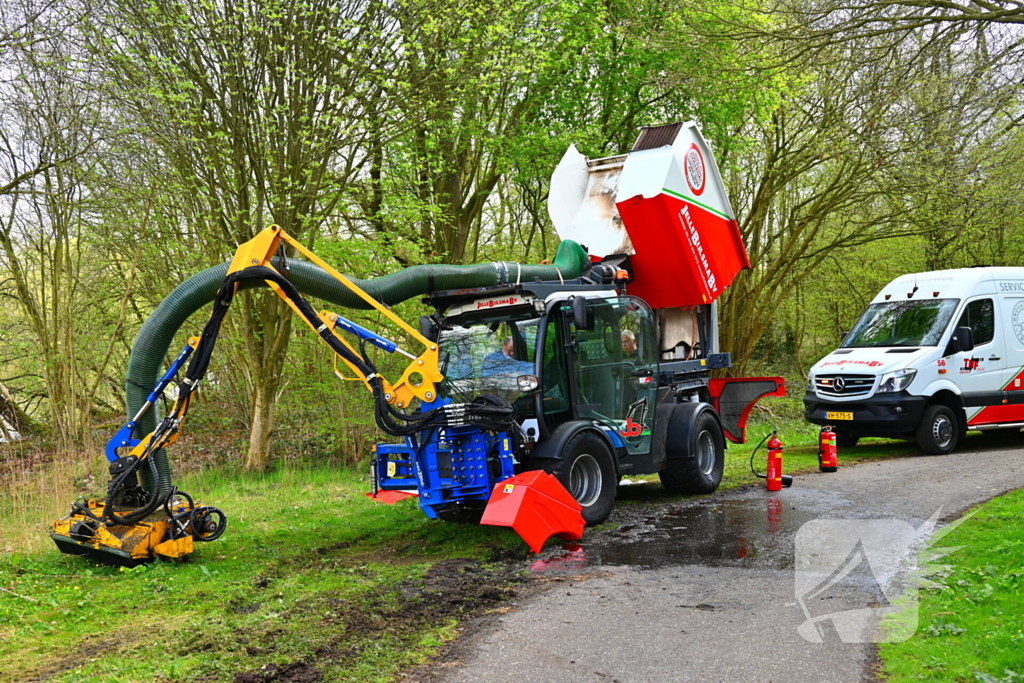 Brand in maaimachine snel onder controle