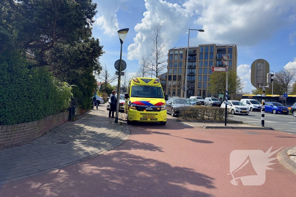 Kopstaart botsing tussen twee voertuigen