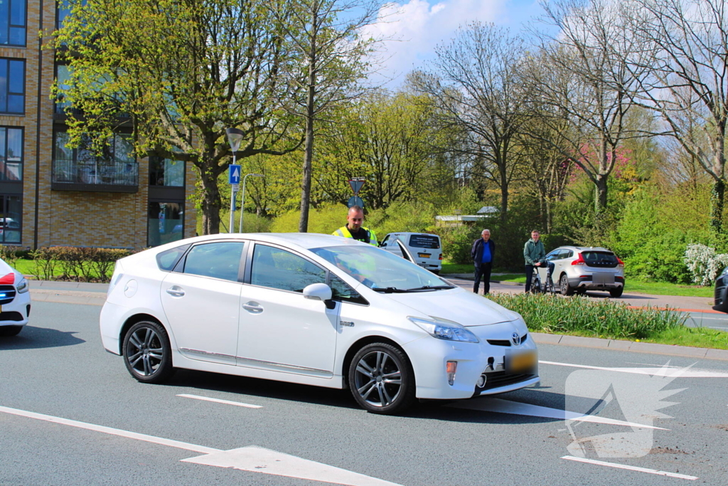 Kopstaart botsing tussen twee voertuigen