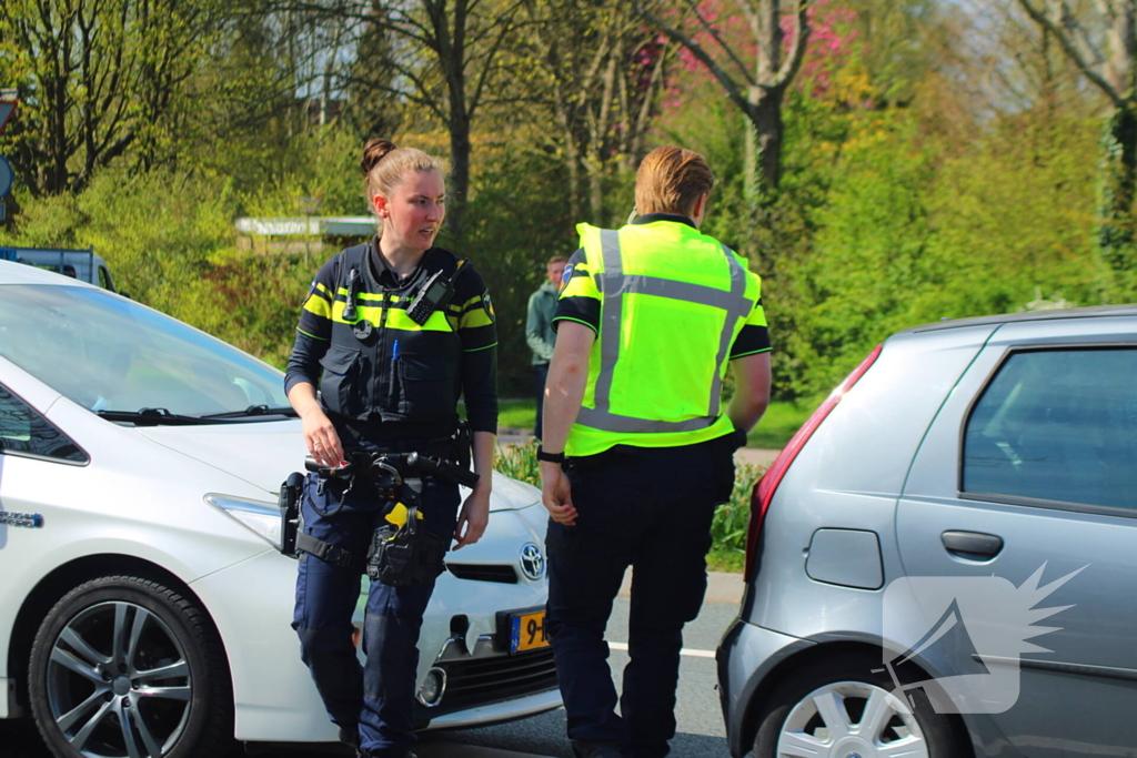 Kopstaart botsing tussen twee voertuigen