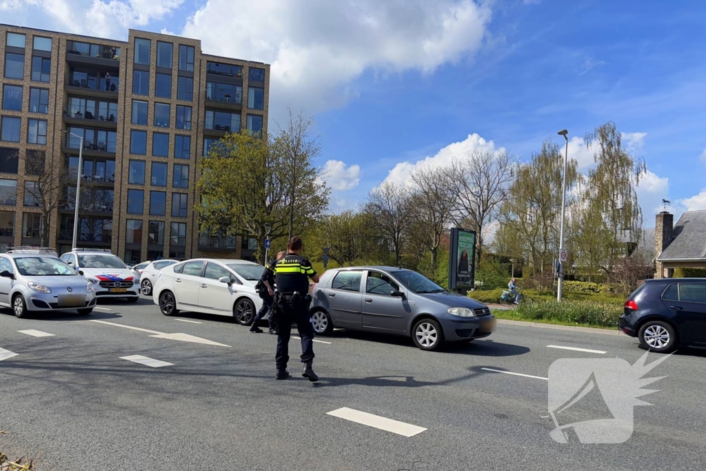 Kopstaart botsing tussen twee voertuigen