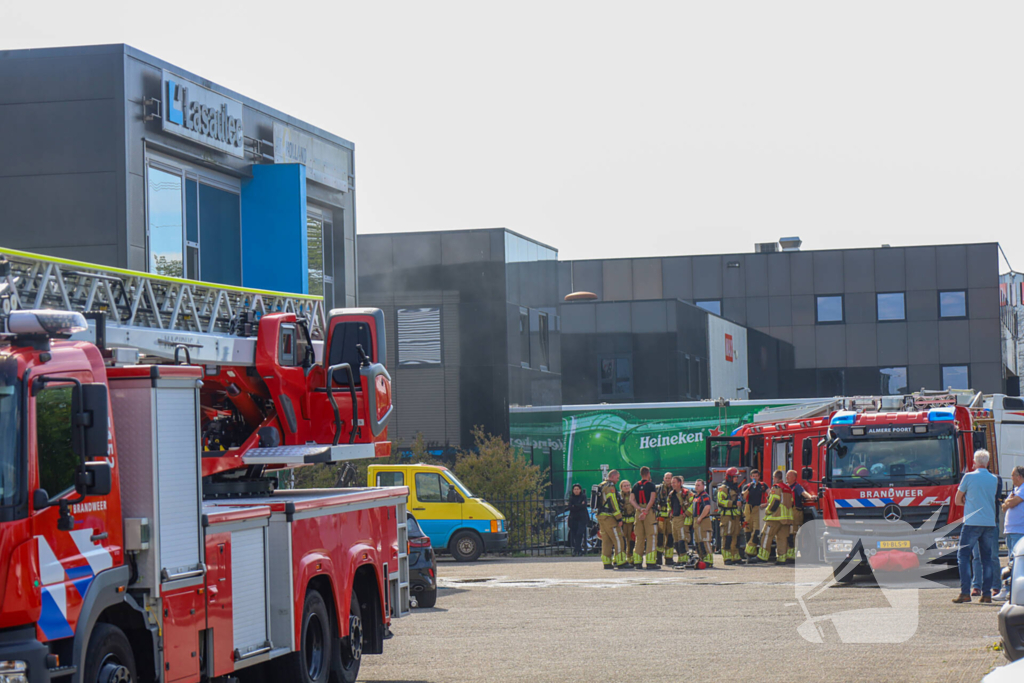 Brandweer heeft brand in bedrijfspand snel onder controle