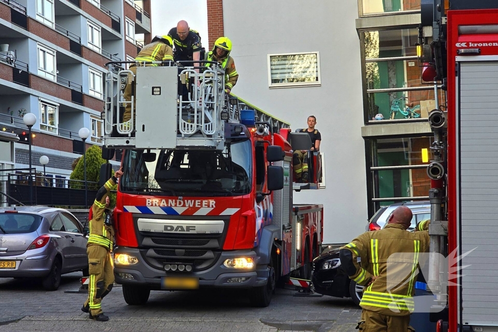 Brandweer ondersteund politie bij betreden woning