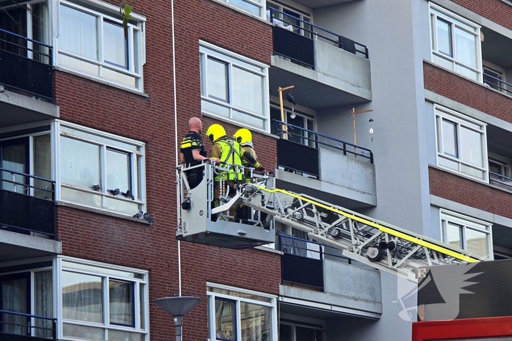 Brandweer ondersteund politie bij betreden woning