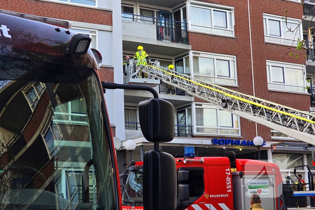 Brandweer ondersteund politie bij betreden woning