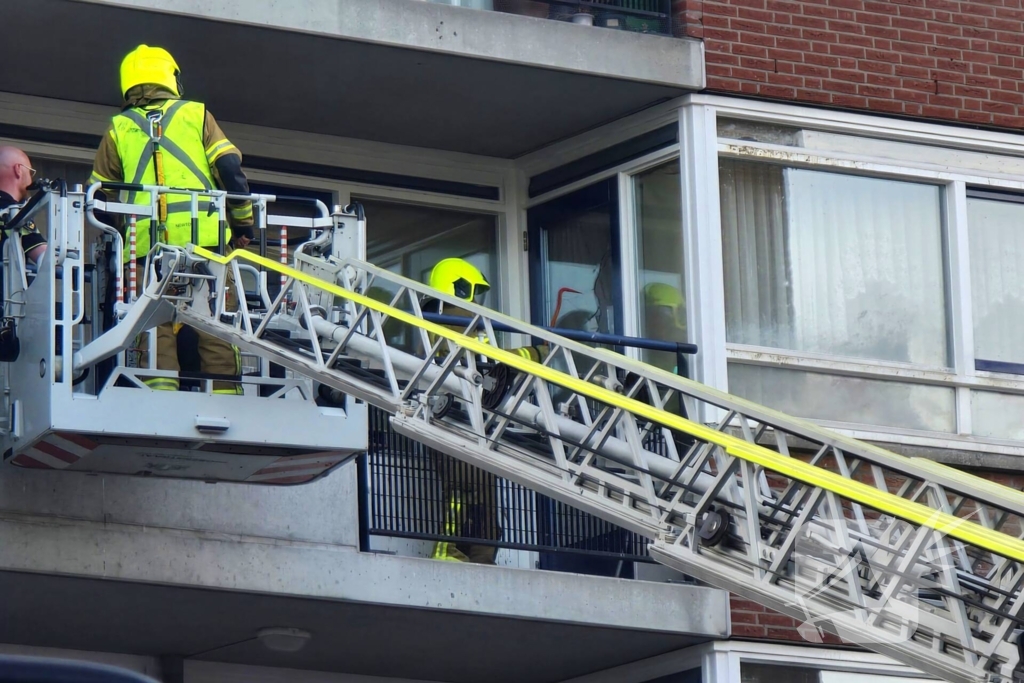 Brandweer ondersteund politie bij betreden woning