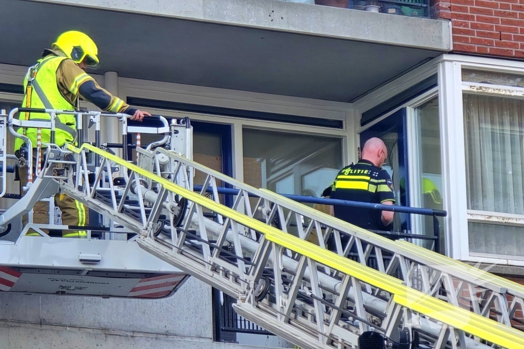 Brandweer ondersteund politie bij betreden woning