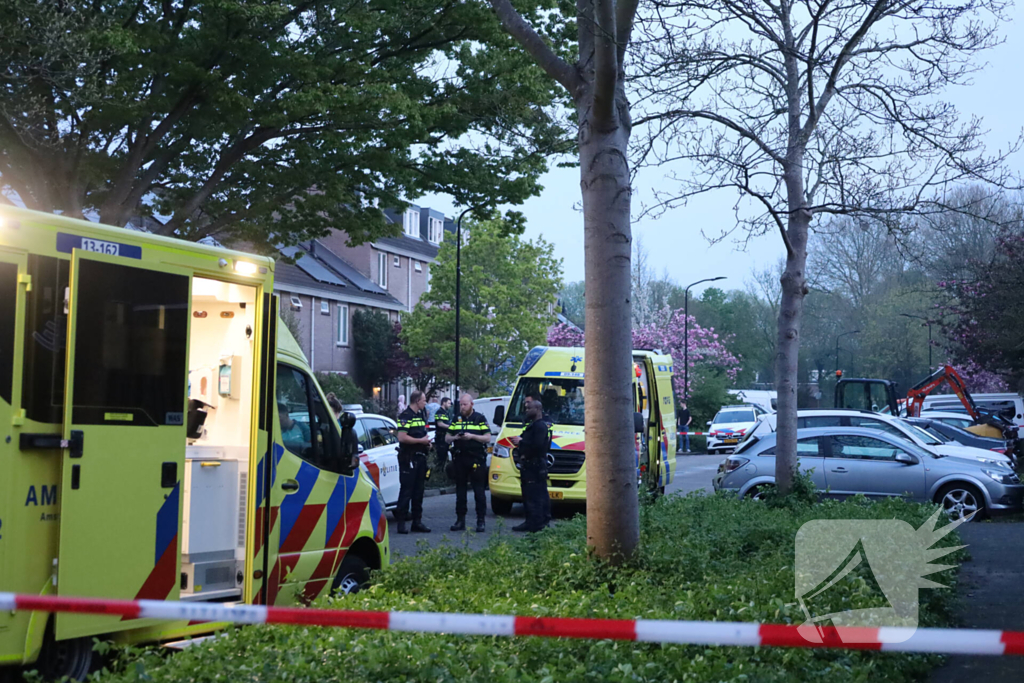 Oudere vrouw in woonwijk aangereden bij oversteken