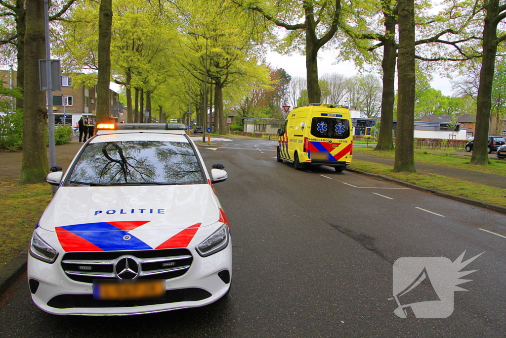 Scholier aangereden op rotonde door automobilist