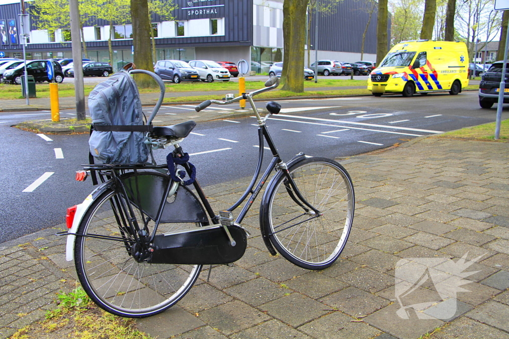 Scholier aangereden op rotonde door automobilist