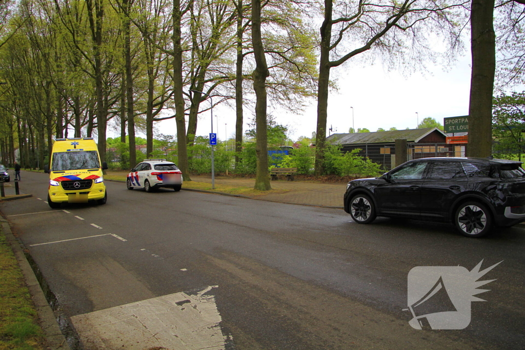 Scholier aangereden op rotonde door automobilist