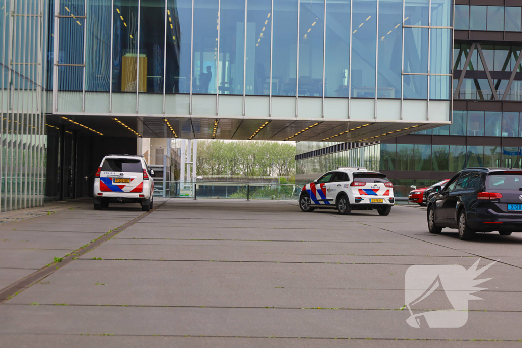 Politie aanwezig bij mogelijke steekincident