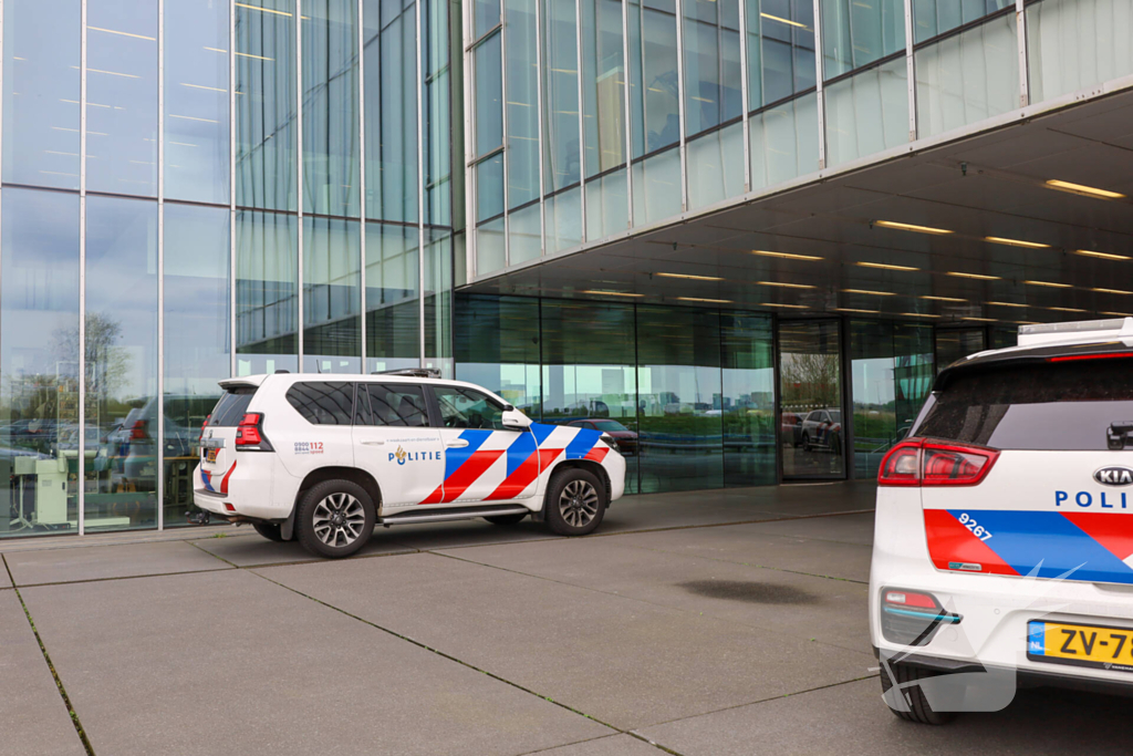 Politie aanwezig bij mogelijke steekincident